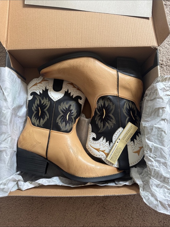 dingo Shoes - dingo Tan, Black and White Western Ankle Boots
